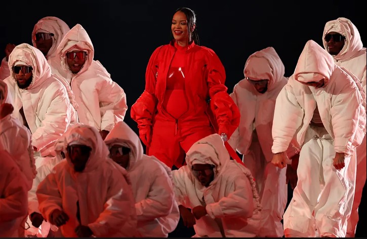 Penampilan Rihanna di Pembukaan Apple Music Super Bowl LVII Halftime Showc